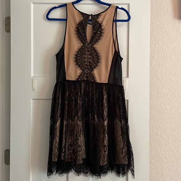 Dress - Picture 2 of 5